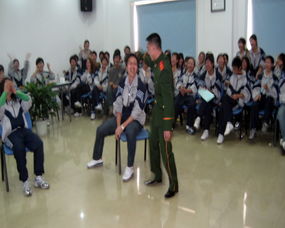 人类凳子大作战 